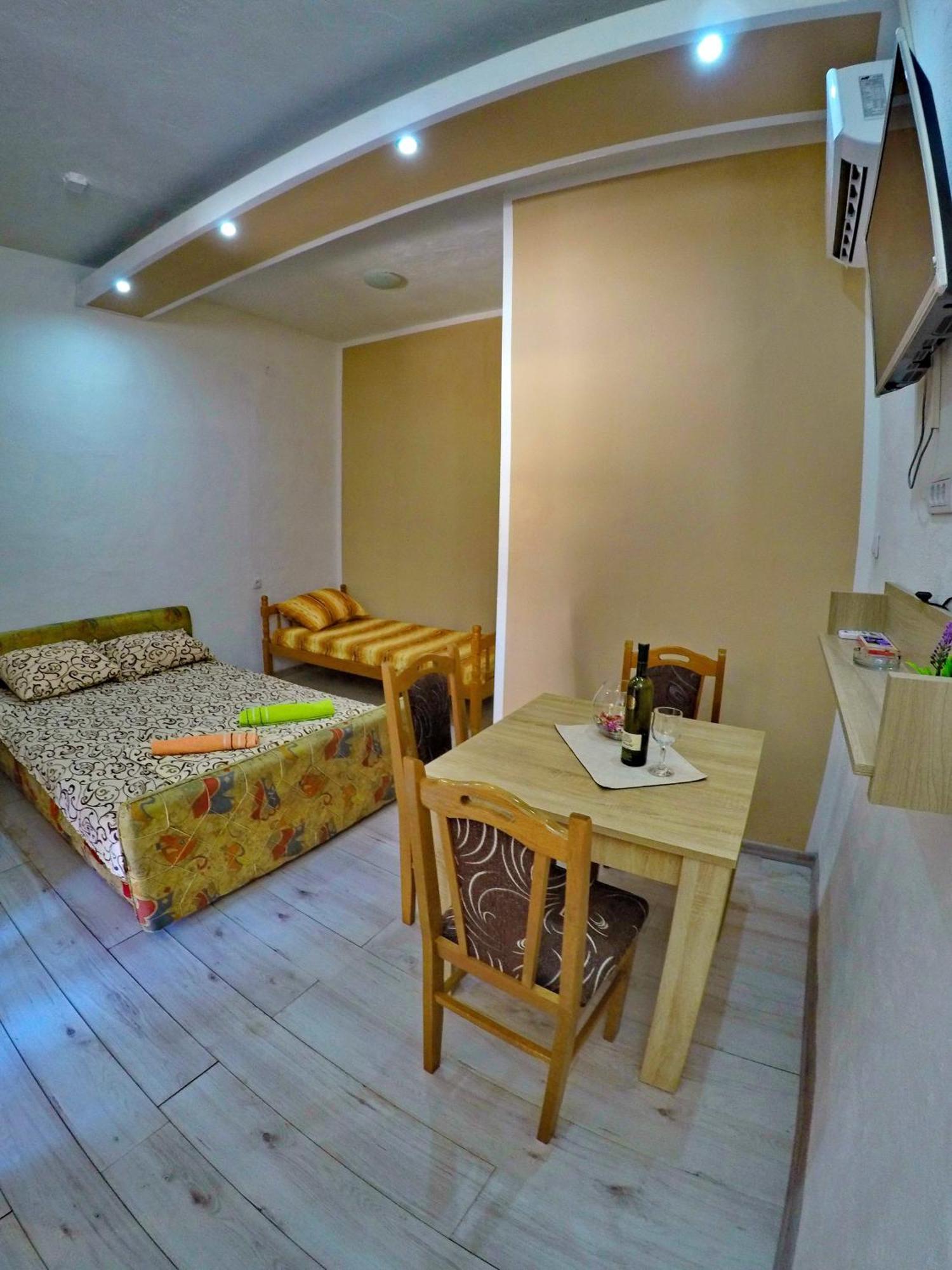 Apartmani Kosjerina เทรบินเย ภายนอก รูปภาพ