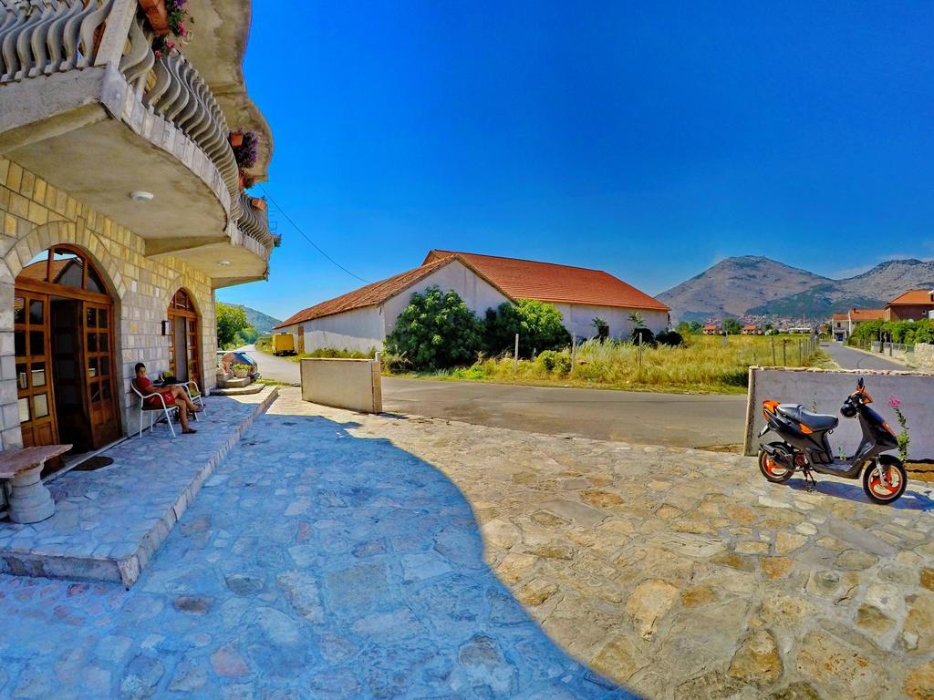Apartmani Kosjerina เทรบินเย ภายนอก รูปภาพ