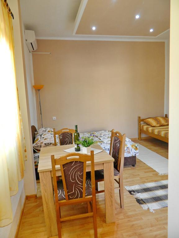 Apartmani Kosjerina เทรบินเย ภายนอก รูปภาพ