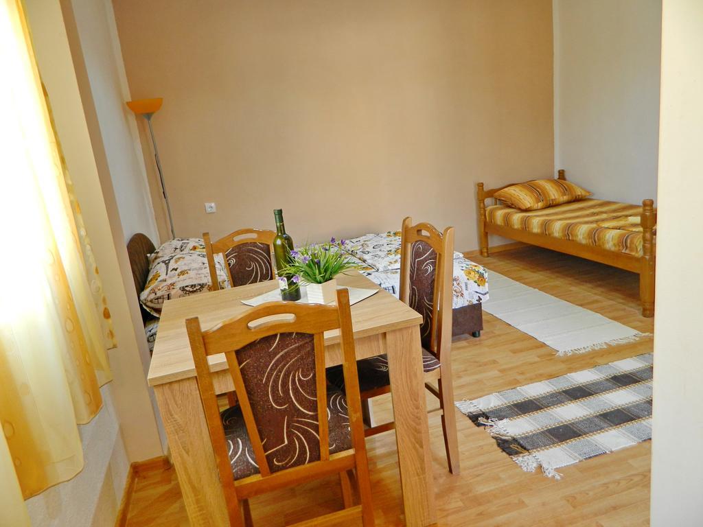 Apartmani Kosjerina เทรบินเย ภายนอก รูปภาพ