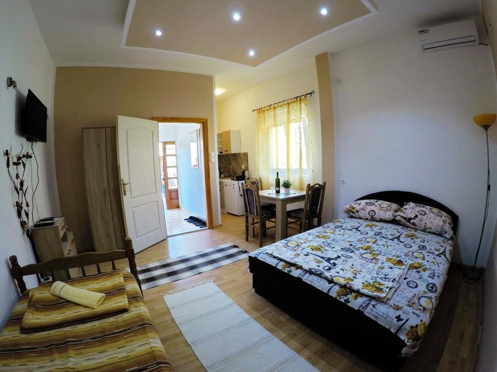 Apartmani Kosjerina เทรบินเย ภายนอก รูปภาพ