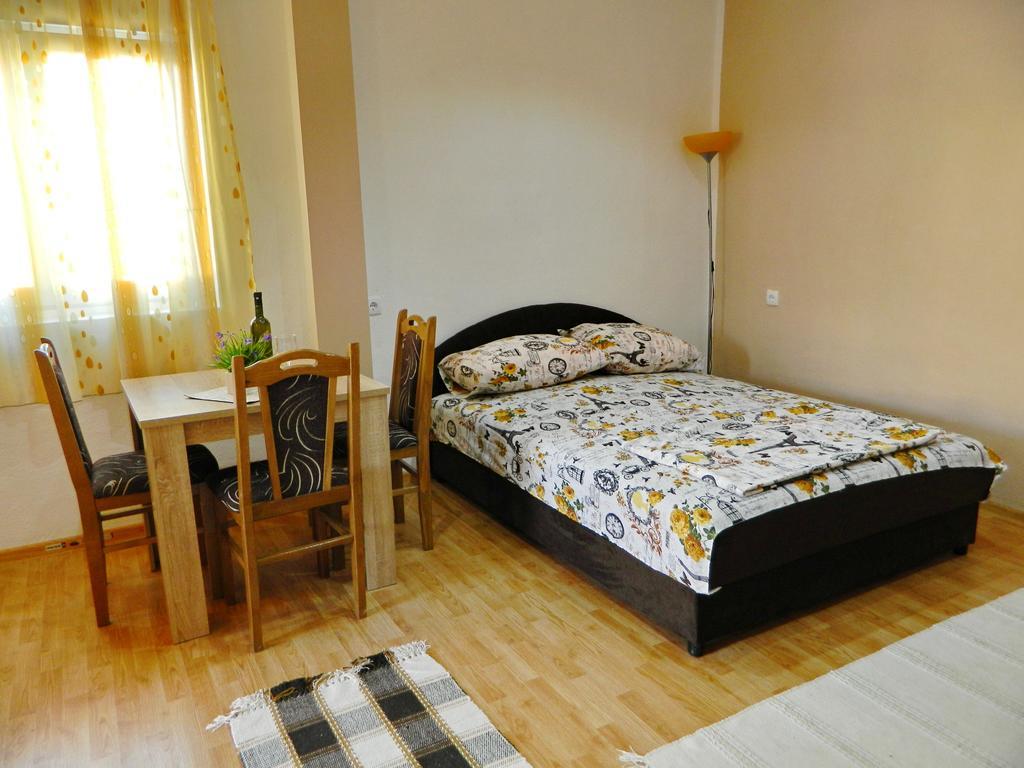 Apartmani Kosjerina เทรบินเย ภายนอก รูปภาพ