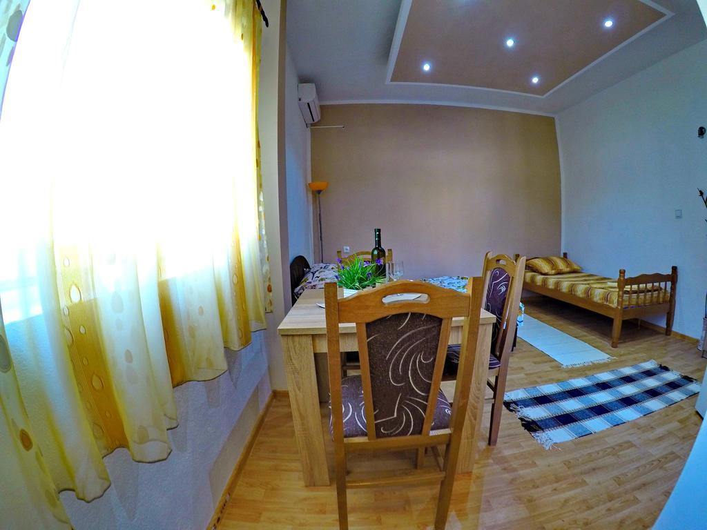 Apartmani Kosjerina เทรบินเย ภายนอก รูปภาพ