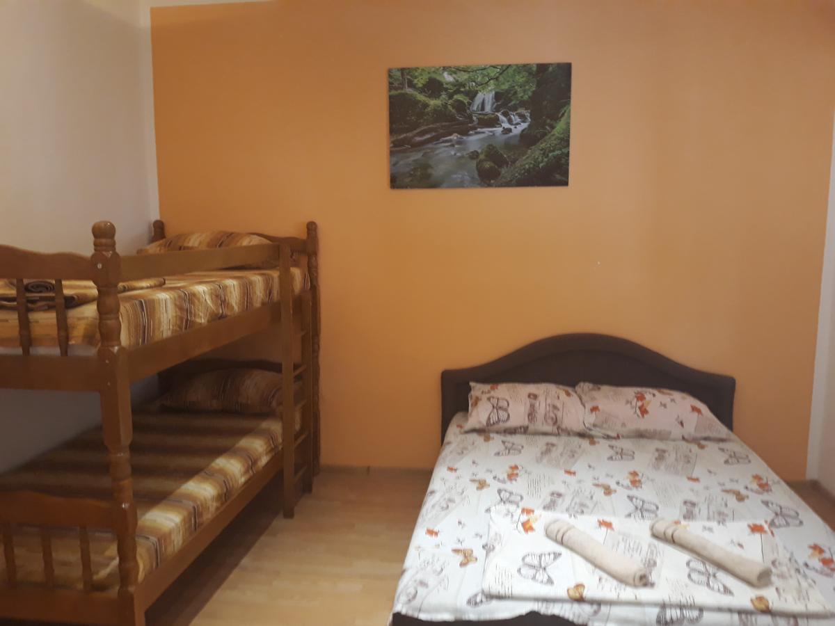 Apartmani Kosjerina เทรบินเย ภายนอก รูปภาพ