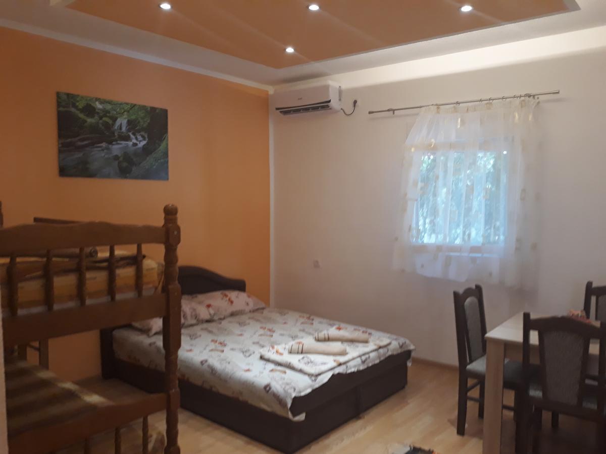 Apartmani Kosjerina เทรบินเย ภายนอก รูปภาพ