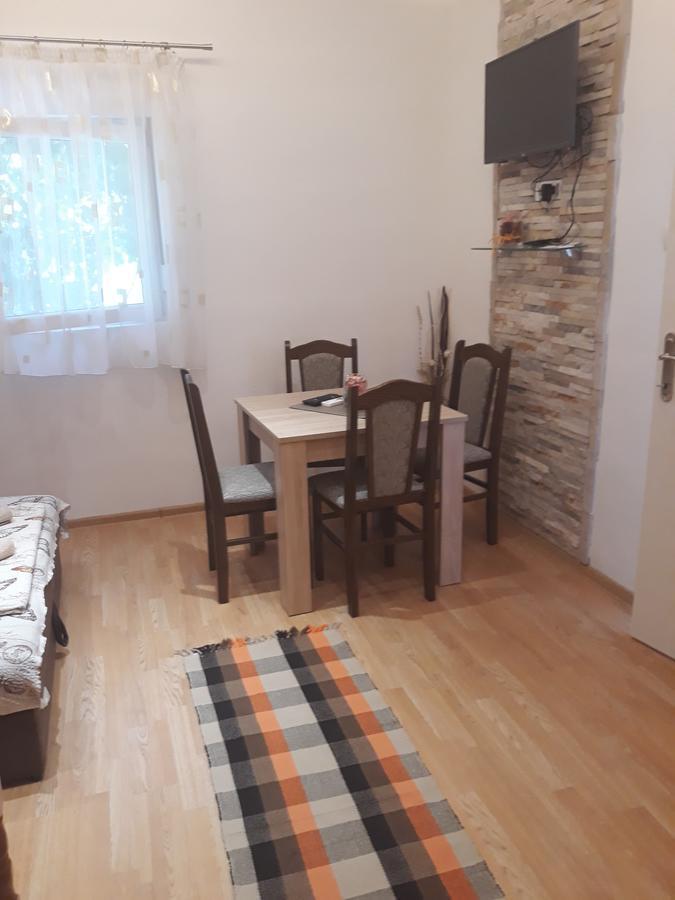 Apartmani Kosjerina เทรบินเย ภายนอก รูปภาพ